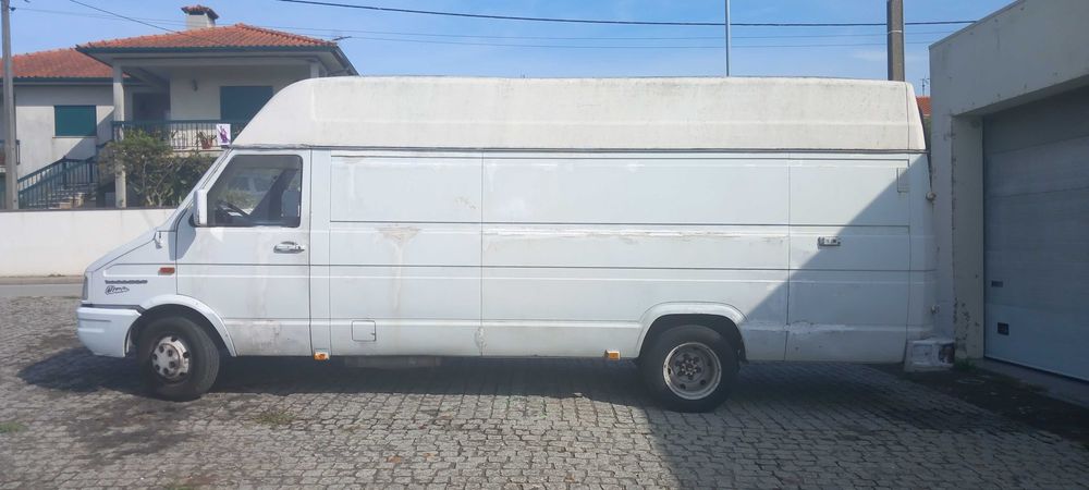 Carrinha IVECO longa c/ Motorista para mudanças e recolhas