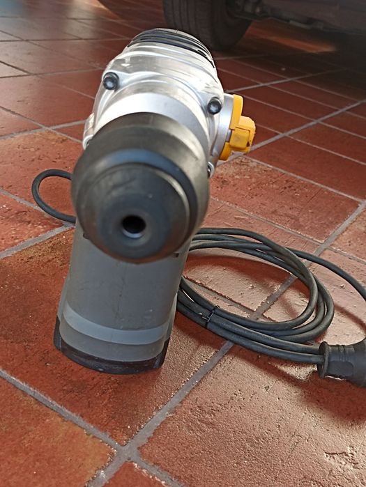 Máquina de Furar/Demolir TITAN TTB653SDS I