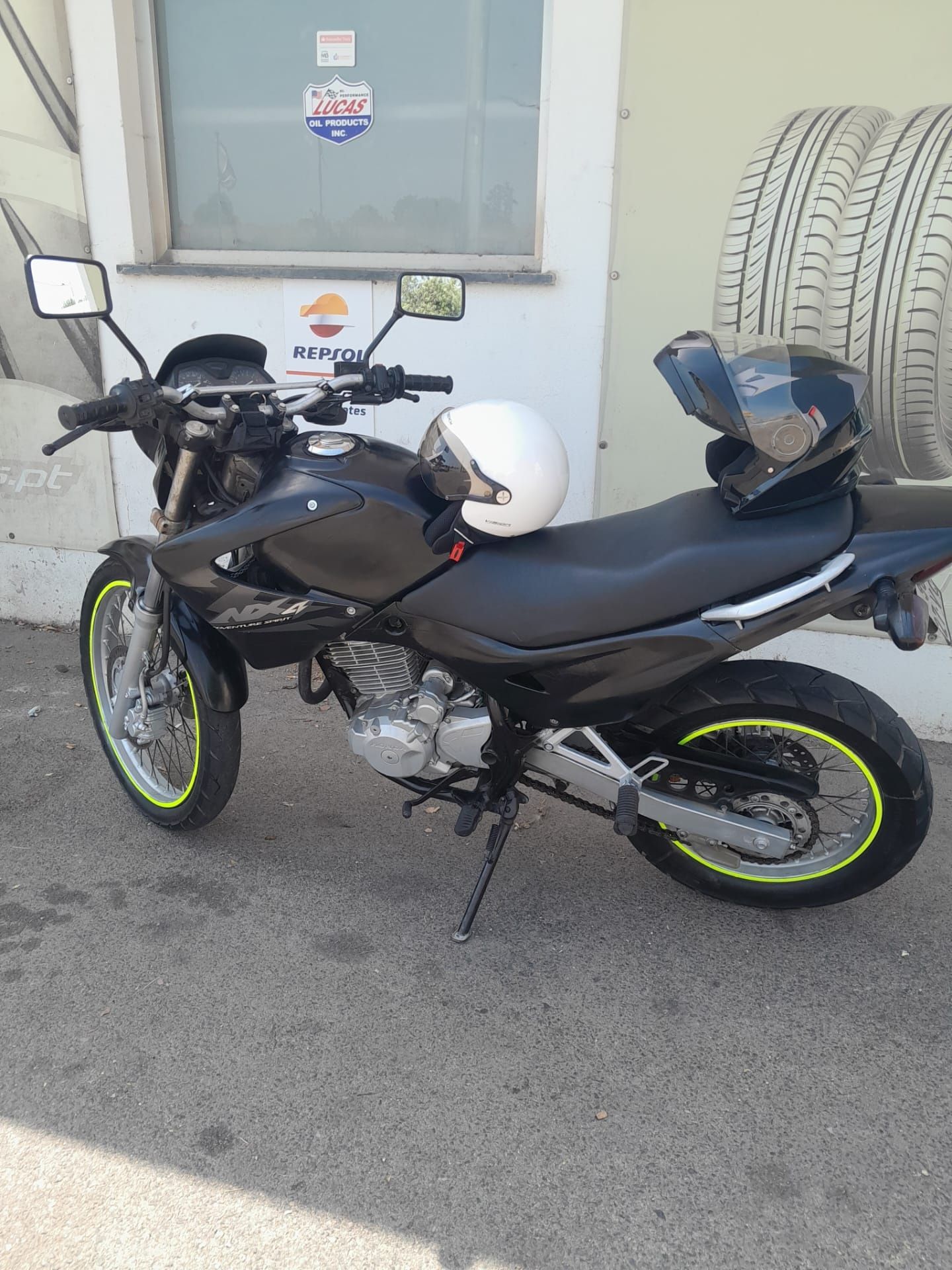 Moto NX400 Falcon Preta