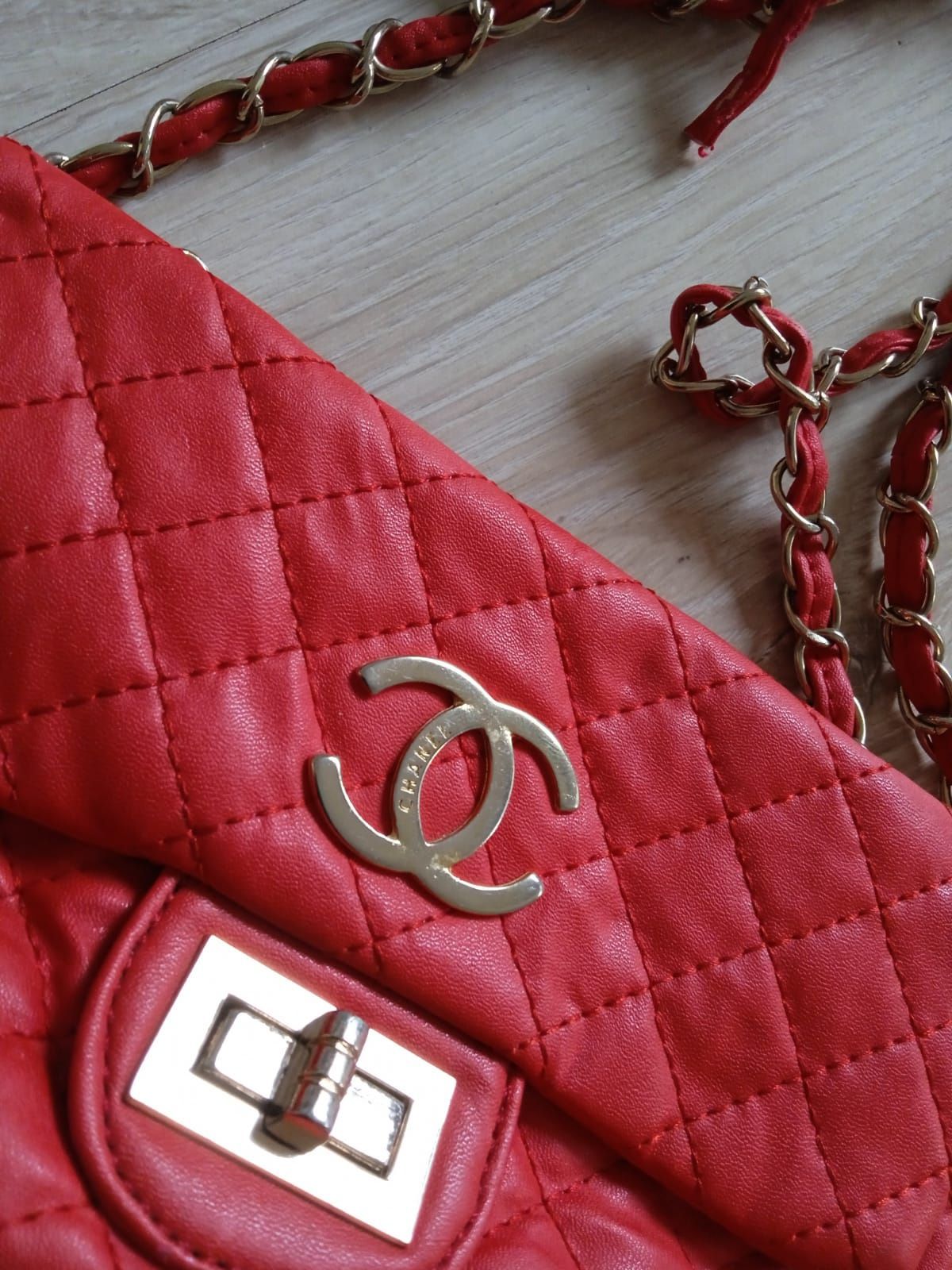 Chanel mini vintage patent leather cross body torebka