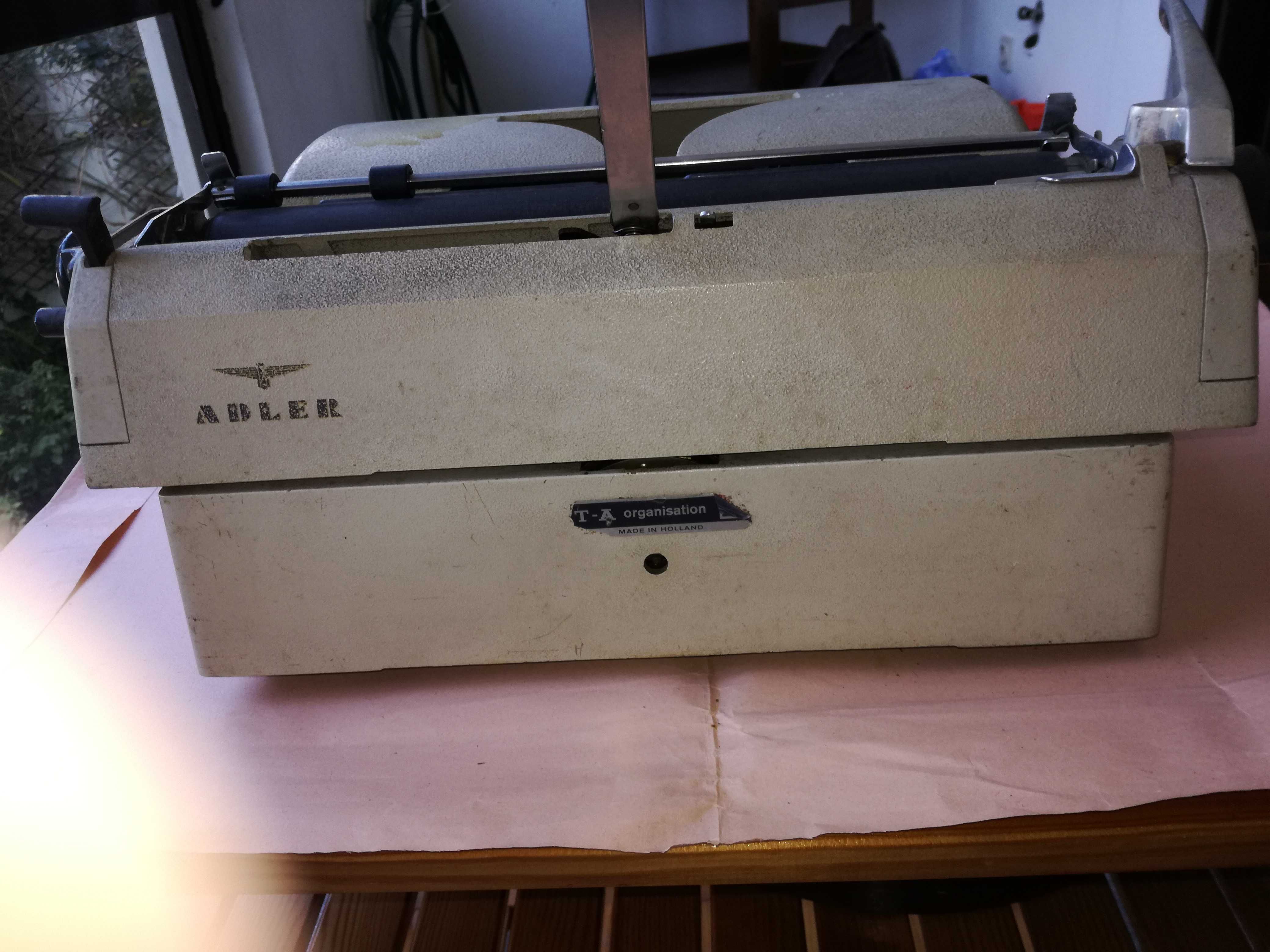 Máquina escrever antiga ADLER, fabricada Holanda anos 60-70