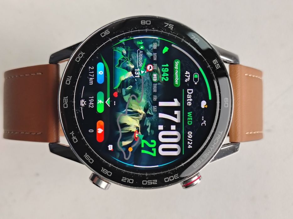 Honor Magic Watch2 сріблястий з двома ремінцями.