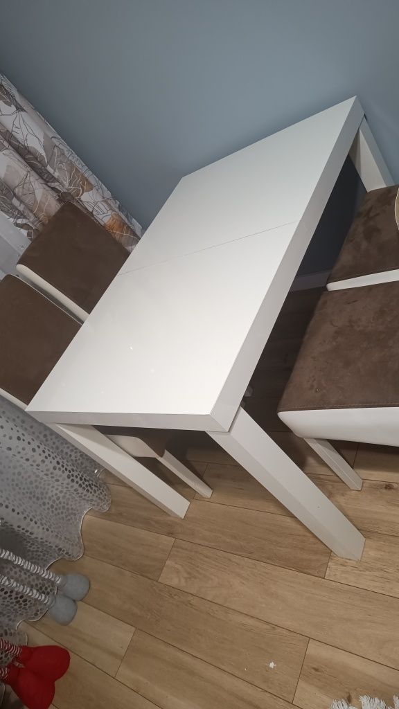 Stół rozkładany biały połysk . 120-160x80cm + 4 krzesła eko-skora
