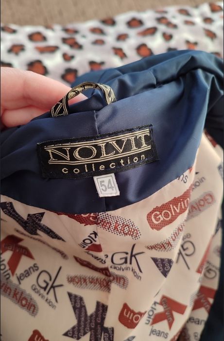 Пуховик жіночий 54 розмір б.в.