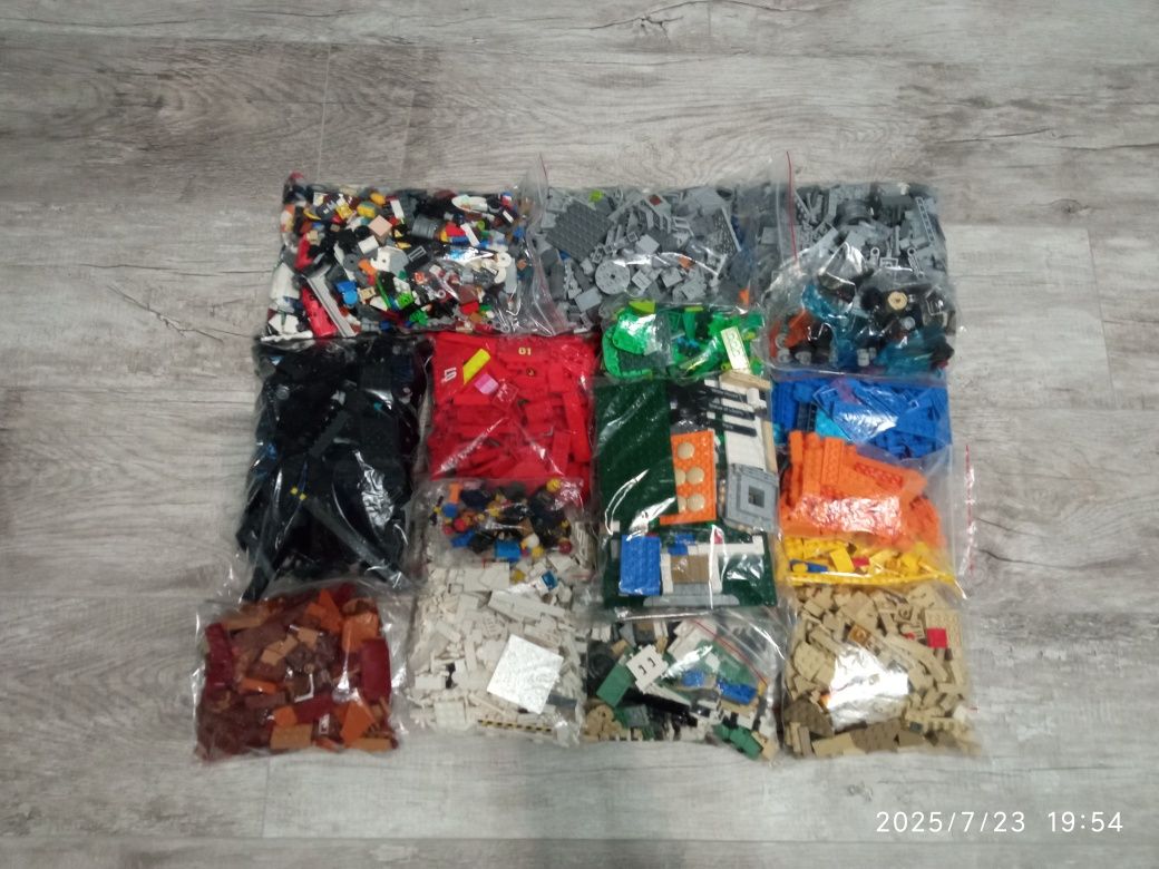 Około 6 kilo klocków LEGO