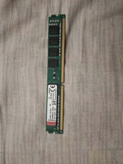 Карта пам'яті на 4гб, купляв о 2020 році користувався активно.