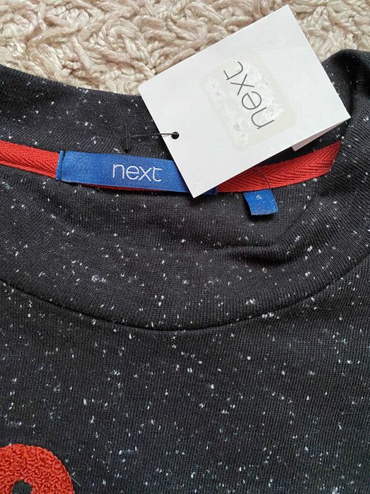 Светр з написом Next