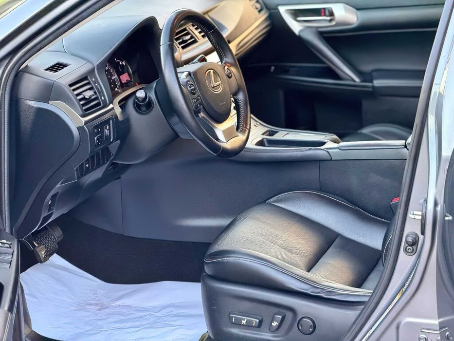 Lexus CT Hybrid 200h      2017