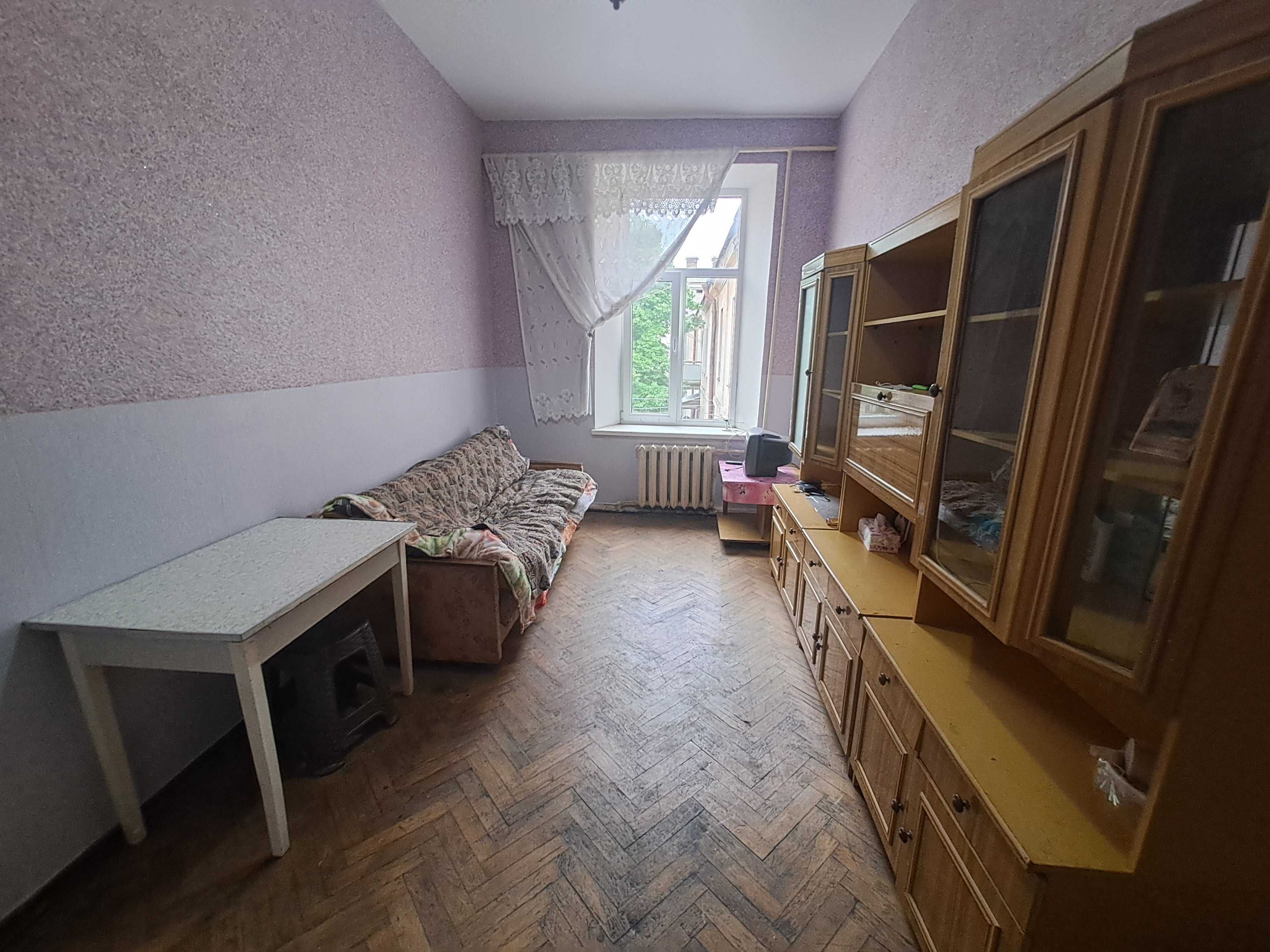 Комната в коммуне на Новосельского