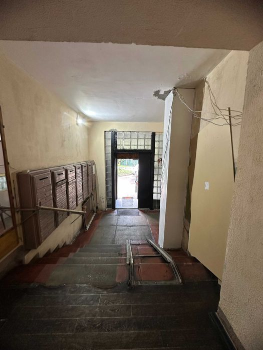 Малишка, 37 До метро 3 хвилини пішки Готівка або безготівковий розрах.