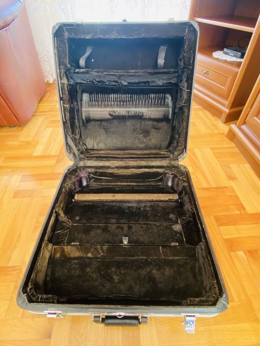 Akordeon Weltmeister Meteor 96 basów, 4 chóry. Bardzo ładny stan