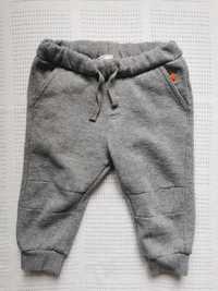 Ciepłe spodnie dresowe na zimę dla chłopca, niemowlaka w kolorze szary