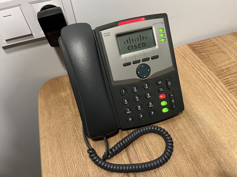 IP-телефон Cisco SPA 303