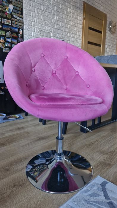 Fotel kubelkowy różowy welvet
