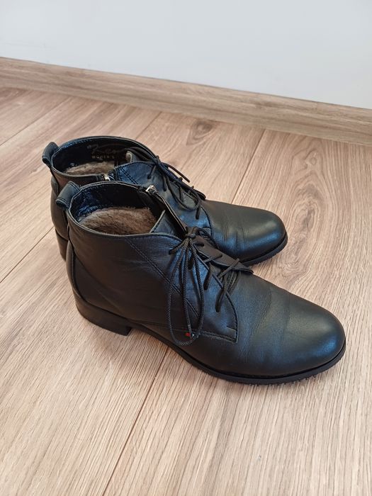 жіноче взуття осіннічоботи черевики капці шкіряні зимові сапоги на мех