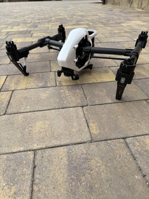 Квадрокоптер DJI Inspire 1 v2. +2пульти+3батареї+кейс повний комплект!