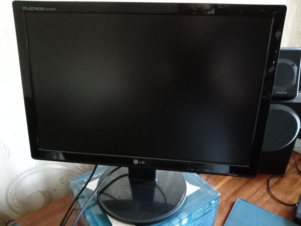 монітор LG FLATRON W1942S  б/у,в доброму стані