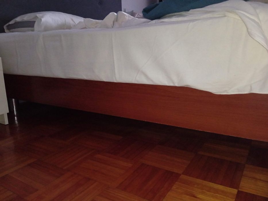 Sommier cerejeira e cabeceira cinza