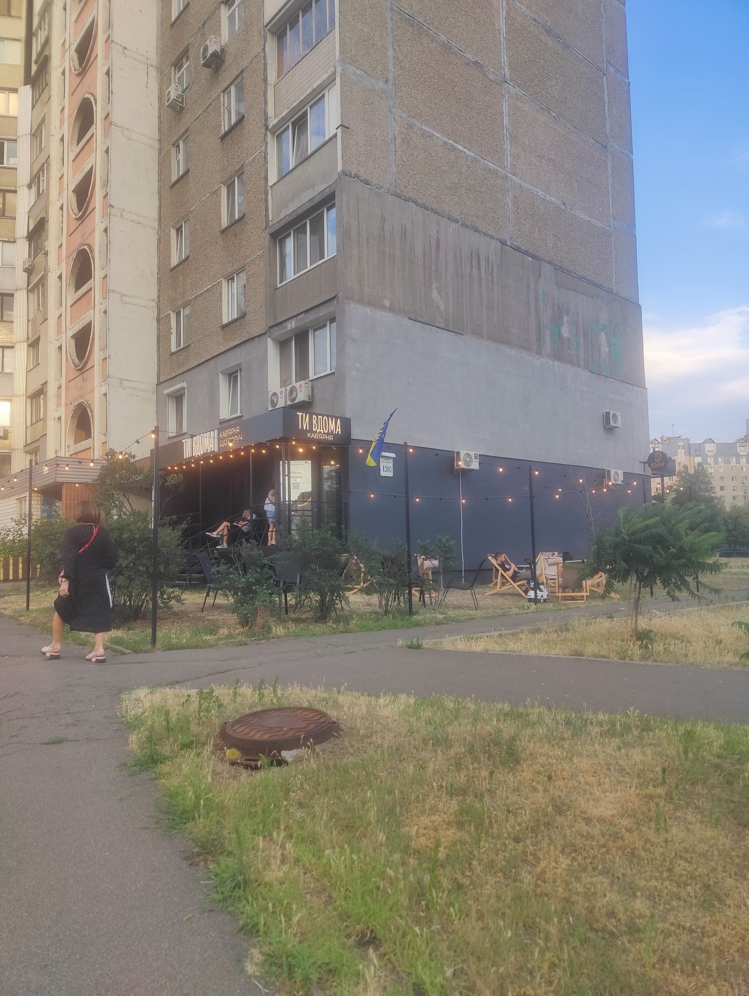 Продается арендный бизнес, 40.8м2+33.6м2, фасад, Драгоманова 13/10