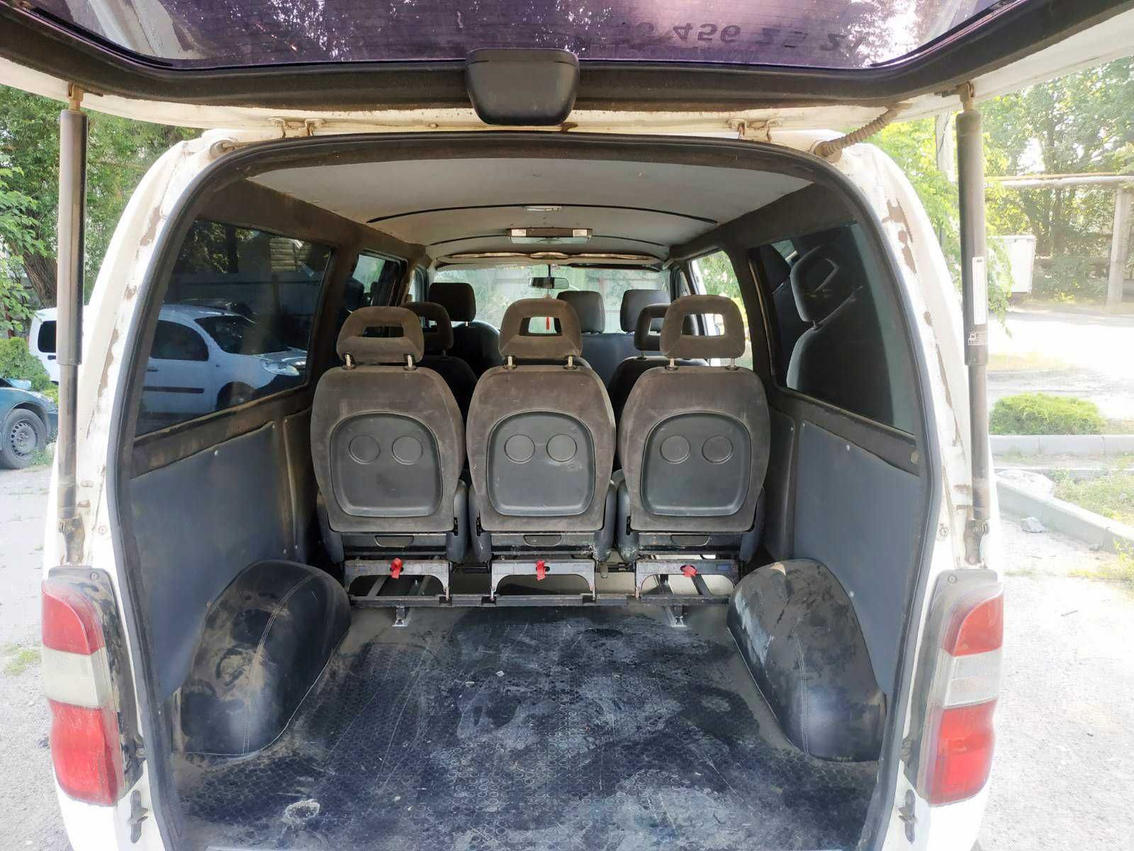 Toyota Hiace ПОЛНЫЙ ПРИВОД пассажирский 8+1 мест 2005 год
