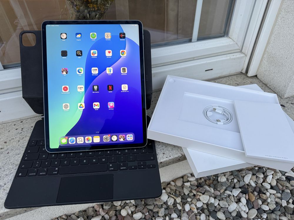 iPad Air 13 cali (M2) + Magic Keyboard