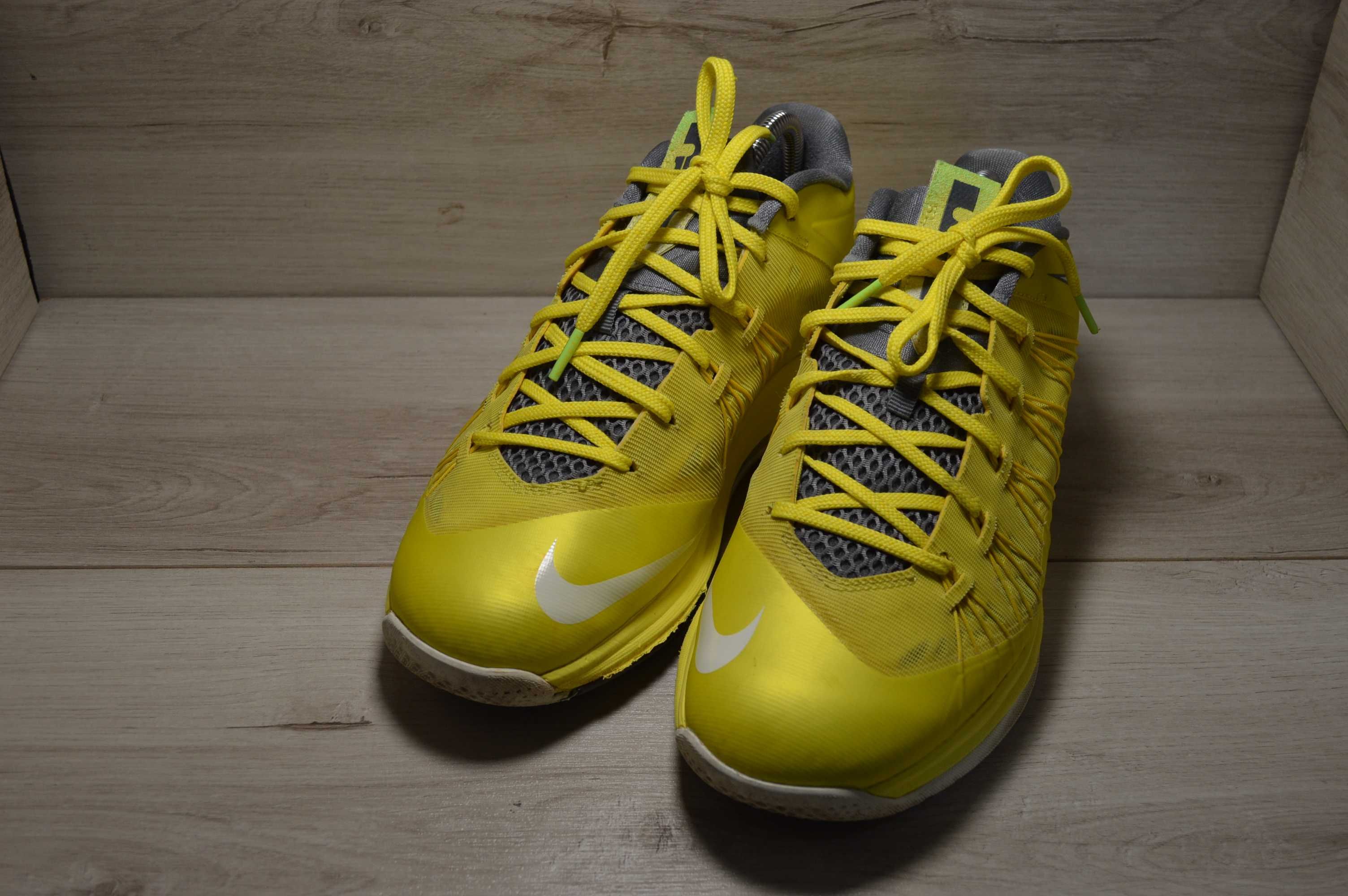 Чоловічі кросівки фірми Nike Air Max LeBron 10