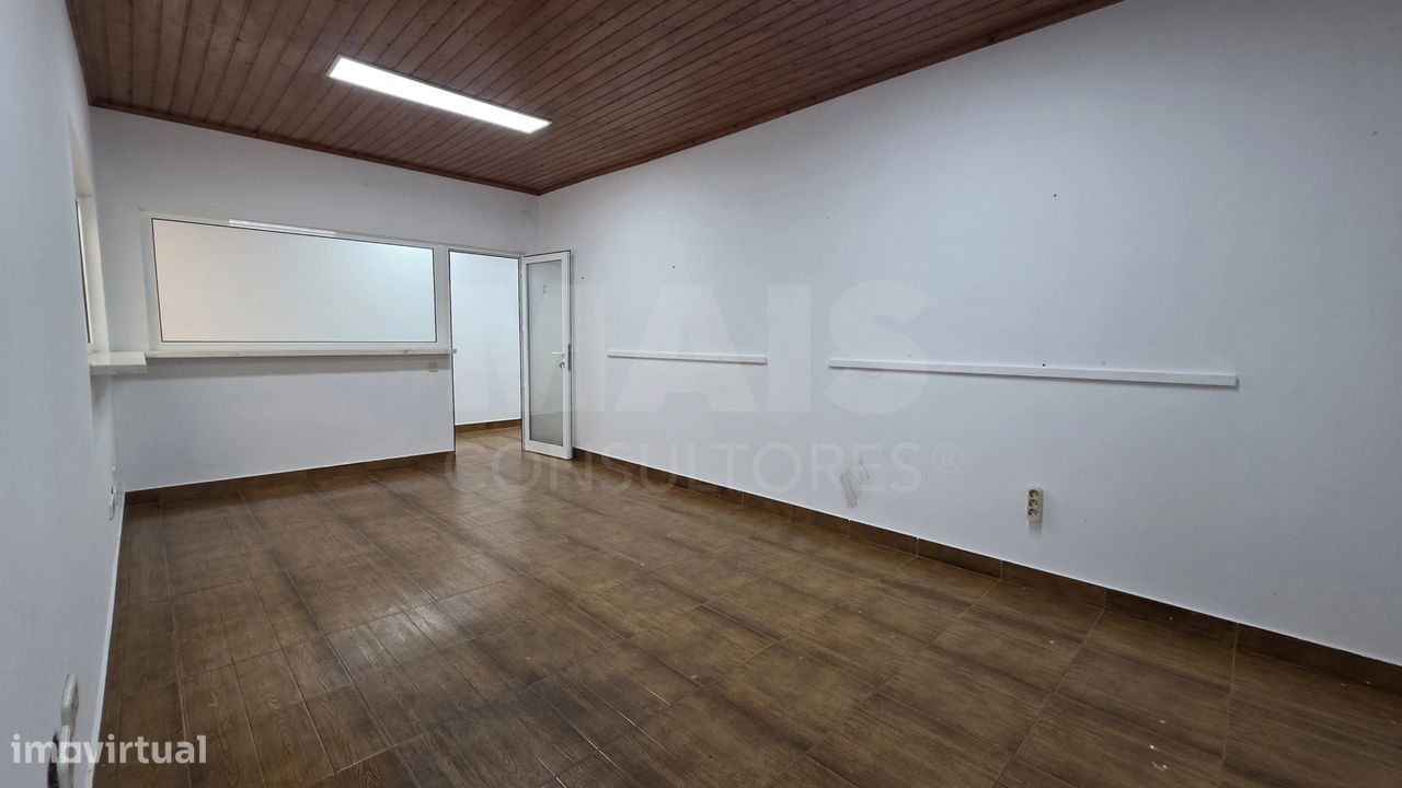 Sala para Serviços ou Escritório