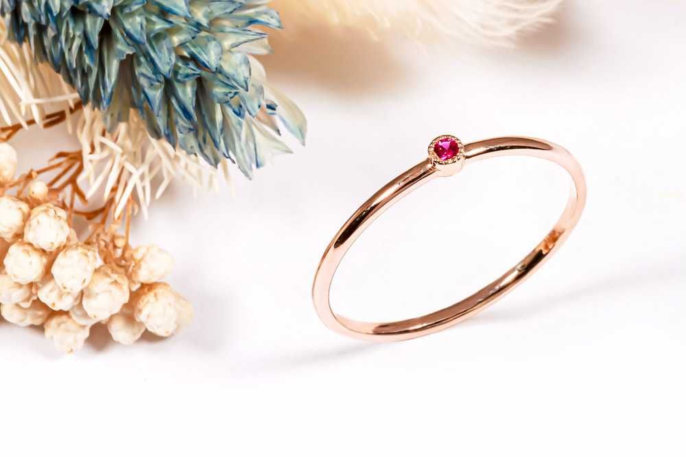 Кольцо из красного золота с рубином