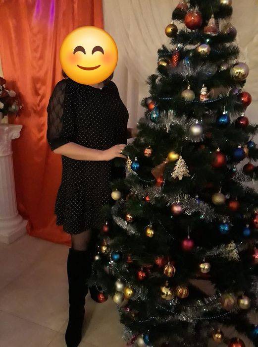 Продам нарядну елегантну сукню,з гіпюроввми вставками на рукаві