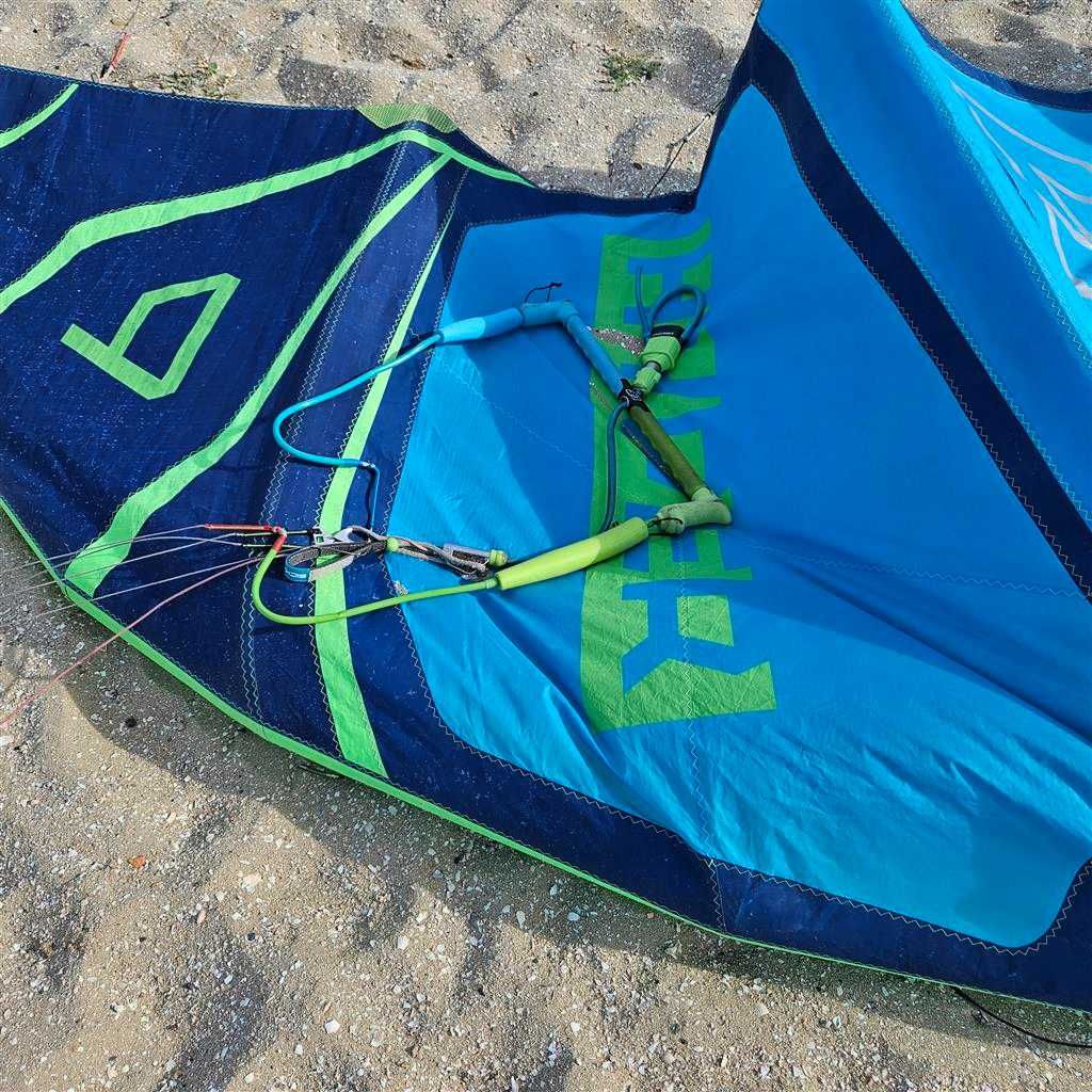 Dois kites Crazyfly 9/12 m. Os dois por 700 €, cada 400 €.