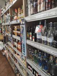 regały alkoholowe sklepowe