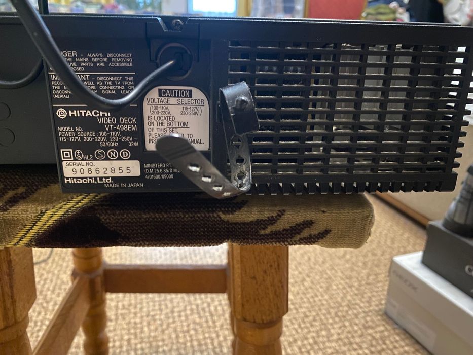 Видеомагнитофон Hitachi Vt 498em
