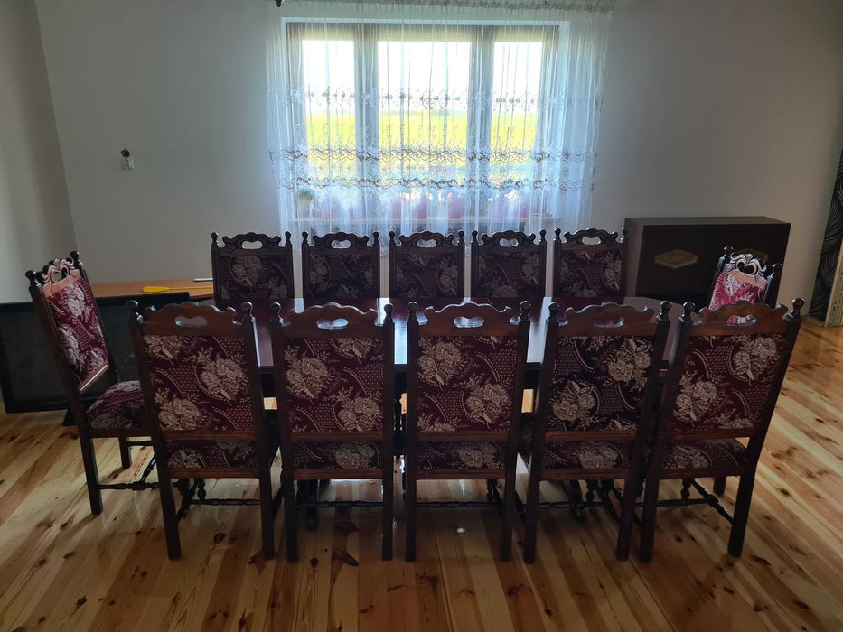 Stół drewniany rozkładany plus 12 krzesel