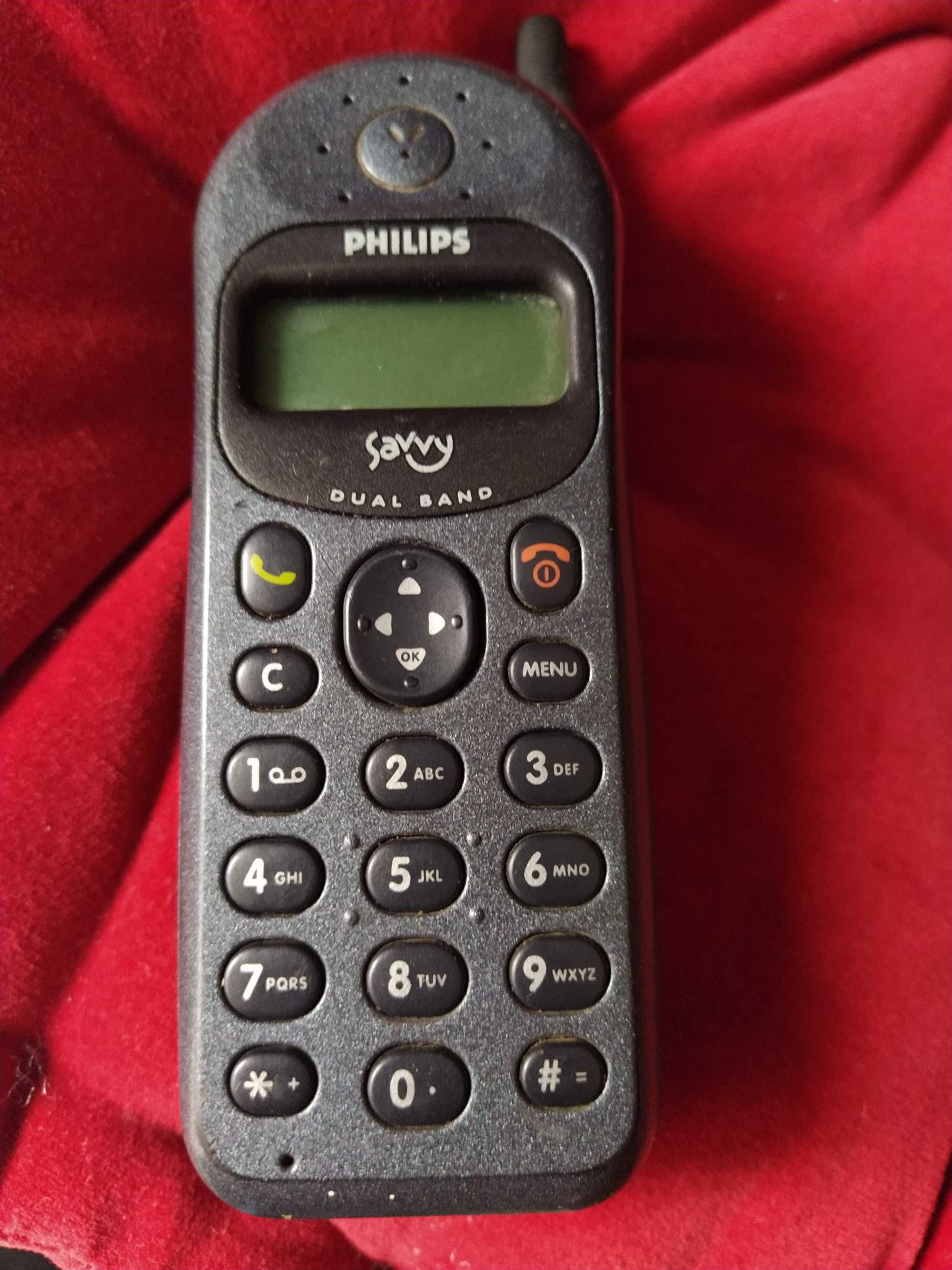 Telemóvel antigo de coleção Philips Sawy Dual Band