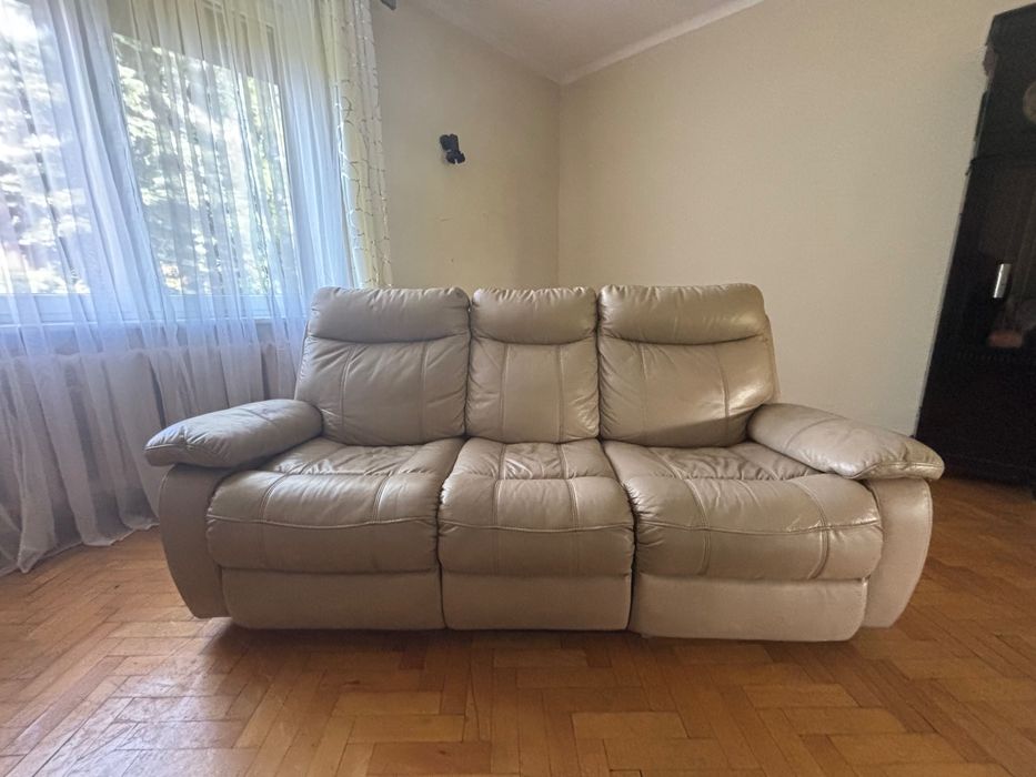 Zestaw mebli skórzanych, kanapa i 2 fotele z reclinerem