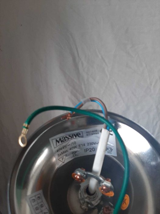 candeeiro de teto em metal e tecido