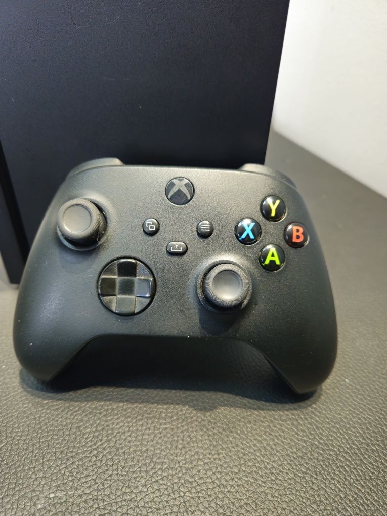 Xbox Series X 1TB + 5 Jogos + Bateria para o Comando – LOJA!