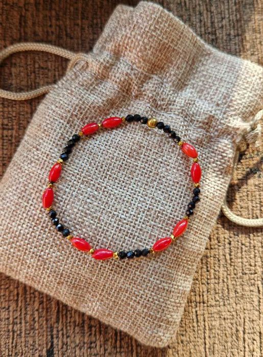 Bransoletka z onyksów i korala czerwonego, bransoletka z kamieni