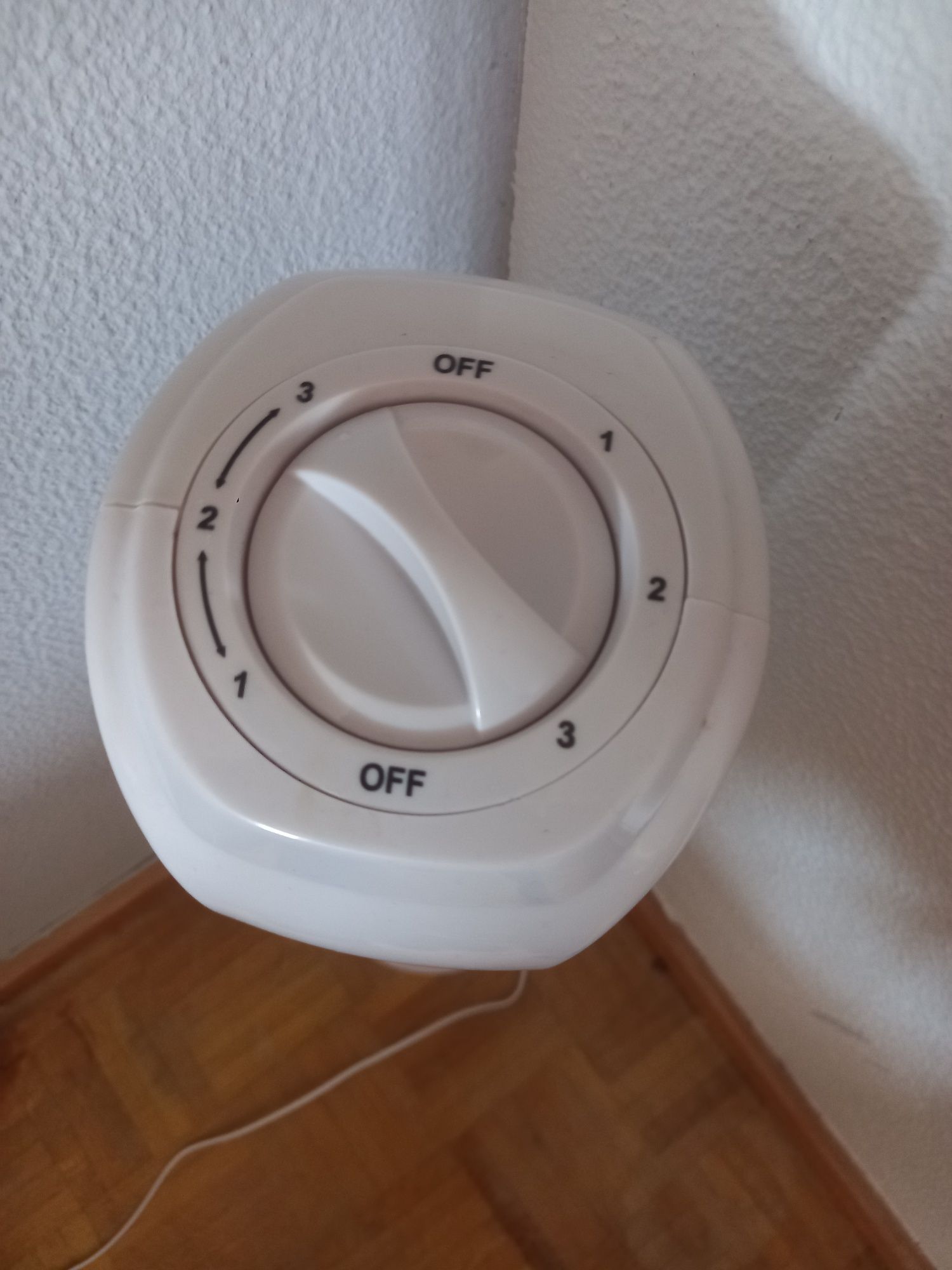 Coluna de ar fresco marca KUNFT 3volicidades 45w Entegamos em mãos 20€