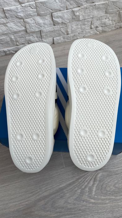 Тёплые пуховые слипоны дутики Adidas Puffylette Originals 2022 белые