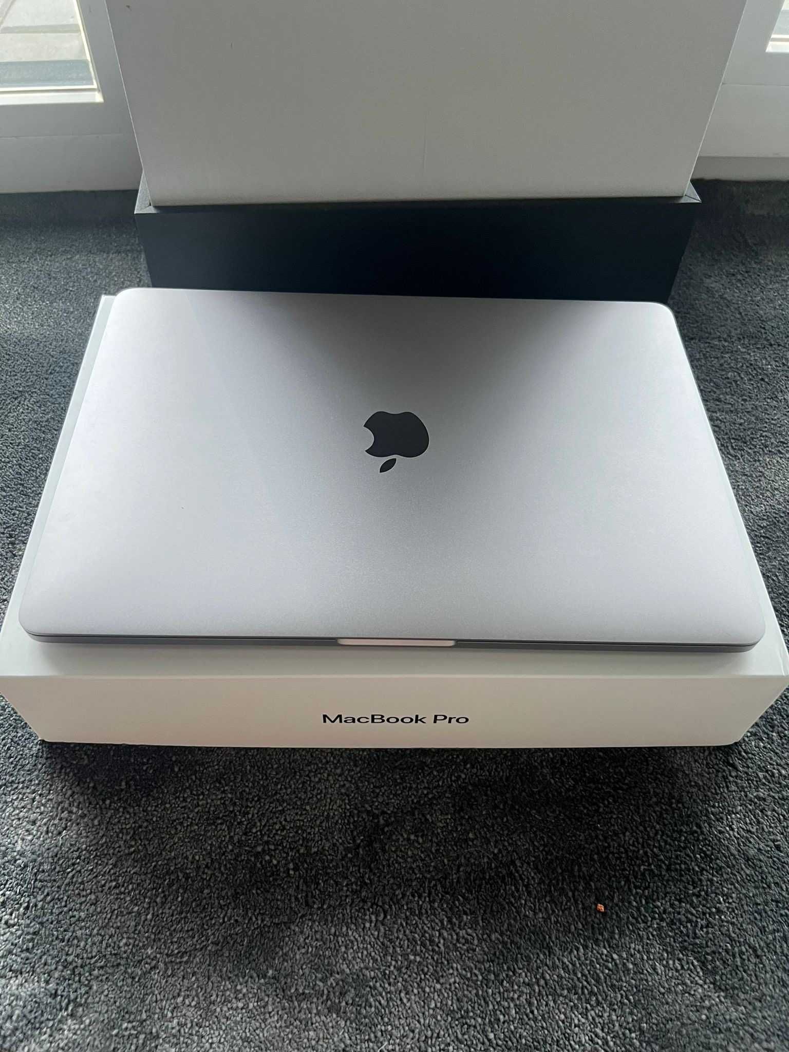Apple MacBook Pro 13 gwiezdna szarość,  i7 (2,8GHz)/13”/16GB/256SS