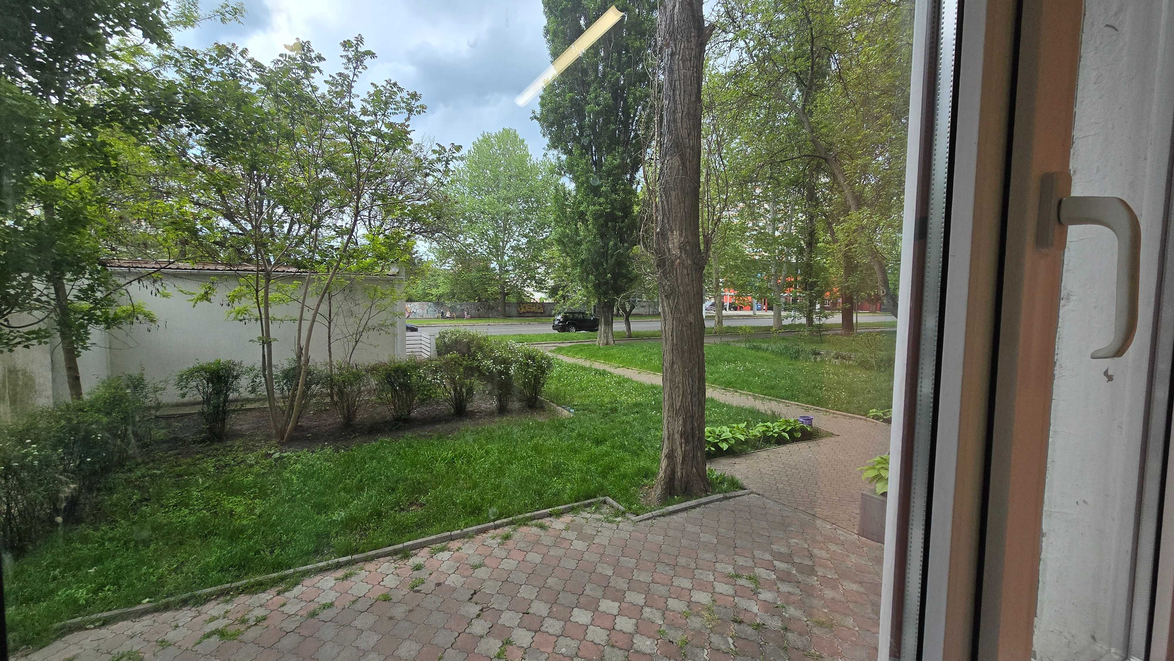 Продам нежилое помещение 52 м2, под офис, магазин, банк. Ак. Королева
