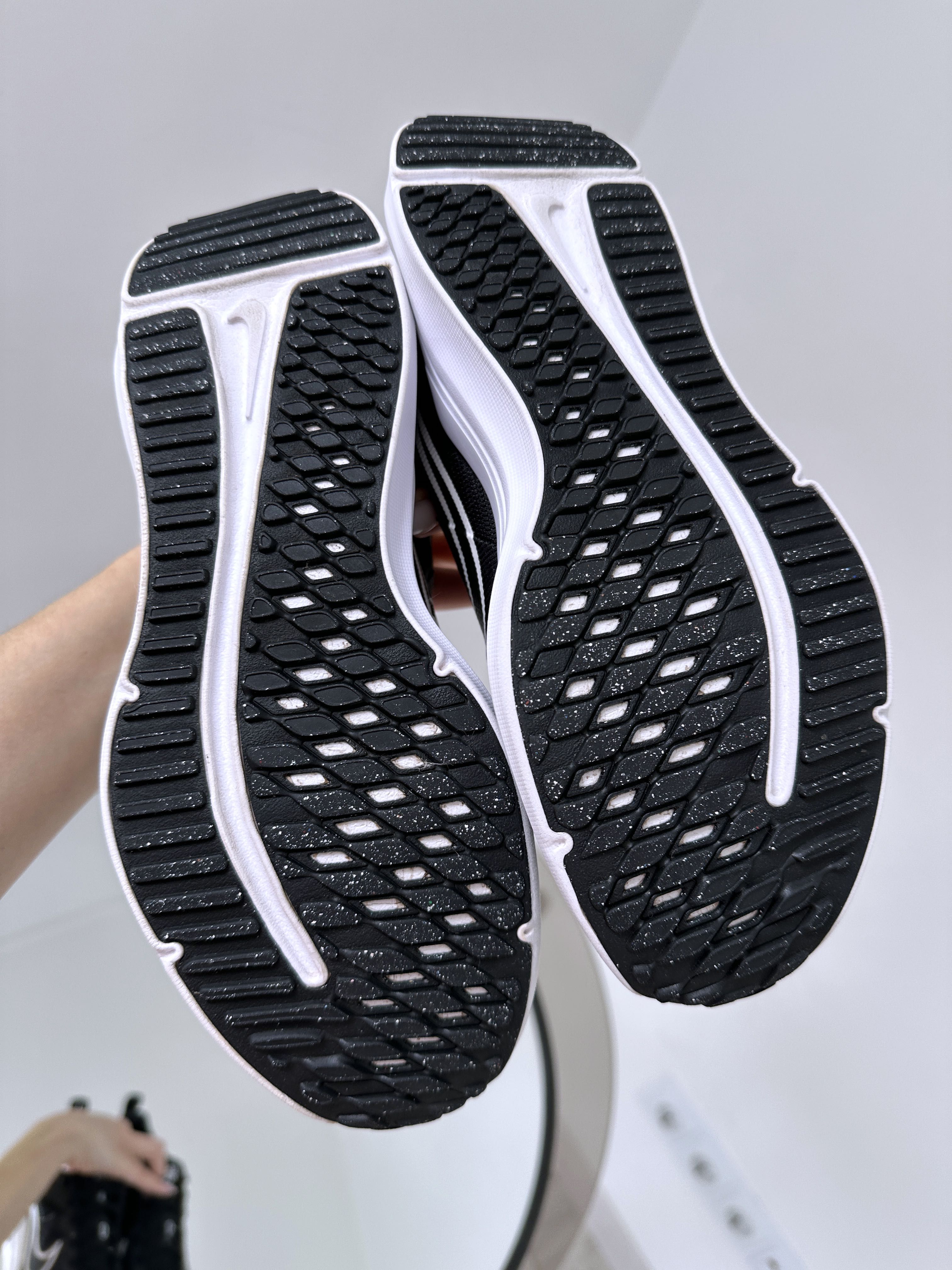 Отличные легчайшие кроссовки Nike Downshifter