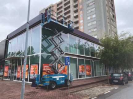 Montagem de Reclamos Luminosos