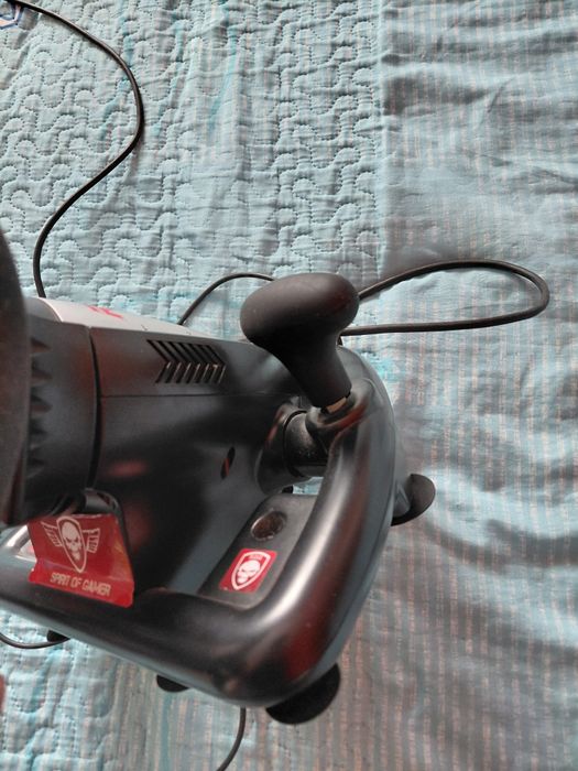 Volante com pedais e mudanças