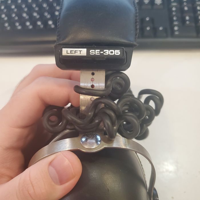 Pioneer se-305 head phones