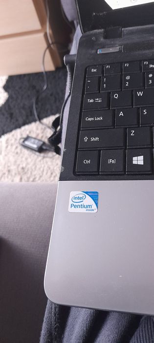 Laptop  dzala z przeznaczeniem na czesci