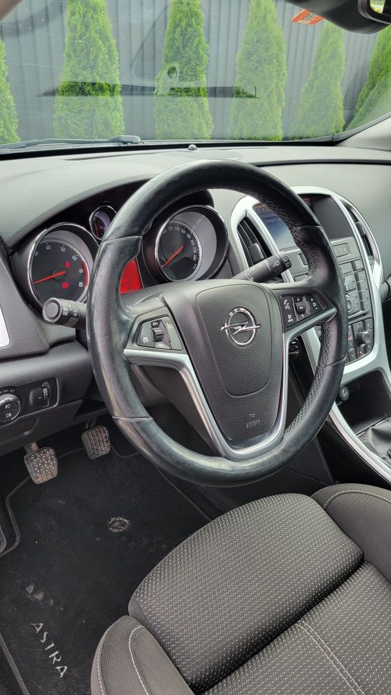 Opel astra j 1.6 180к.с