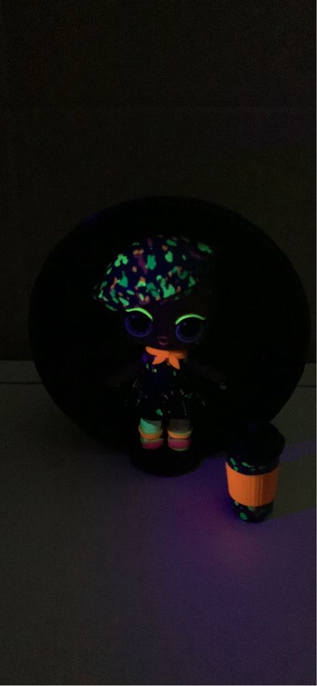 LOL Surprise com luz negra