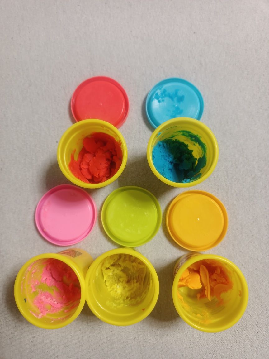 Play-Doh tort z akcesoriami.